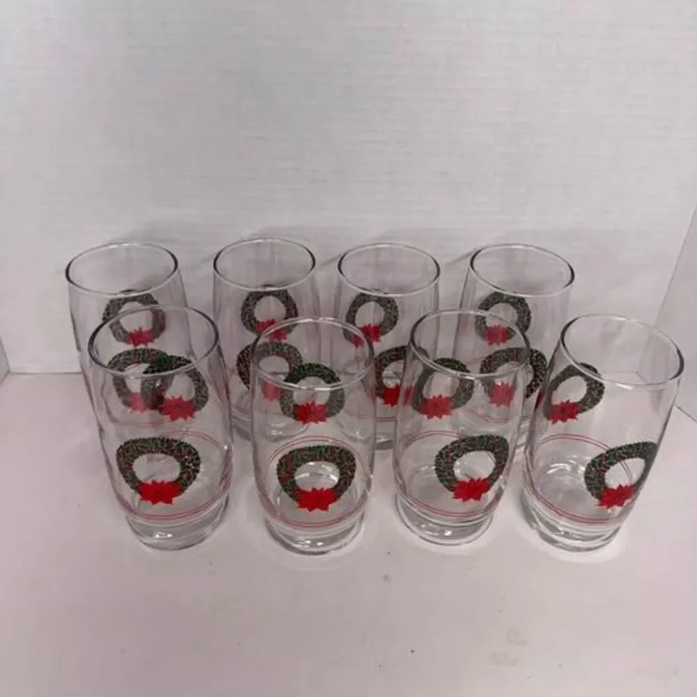 Set of 8 Vintage Christmas Wreath and Poinsettia Glass Tumblers